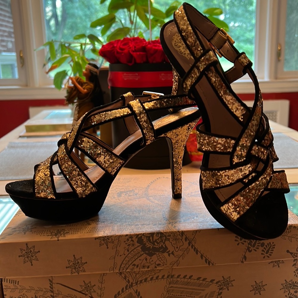 Vince Camuto Padrita Platform Sandals in Gold Glitter & Blk Suede Sz 7 1… - Picture 3 of 16